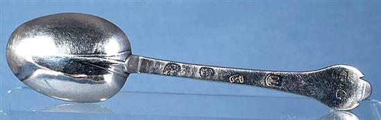 A William & Mary silver tat tail trefid spoon, Length 7 ¼”/185mm , Bowl length 63mm Weight: 1.3oz/37 grms